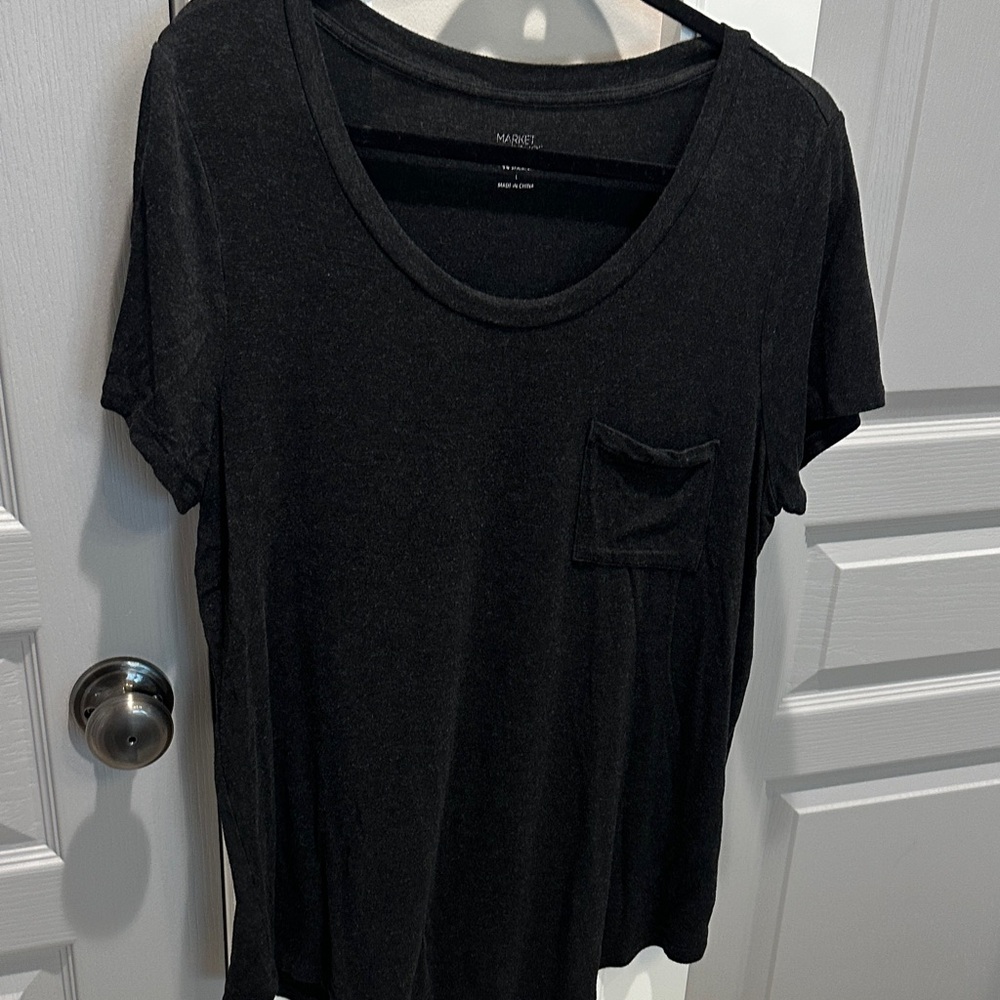Market & Spruce Charcoal Short Sleeve Tee with Pocket relaxed fit
